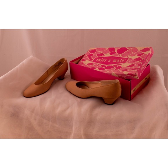 NMIB! Vintage Color Mate Light Pink Low Heel Kitten Pumps - Picture 2 of 8